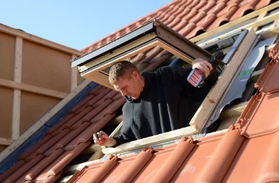 Pose de fenêtres de toit Velux à Domvast